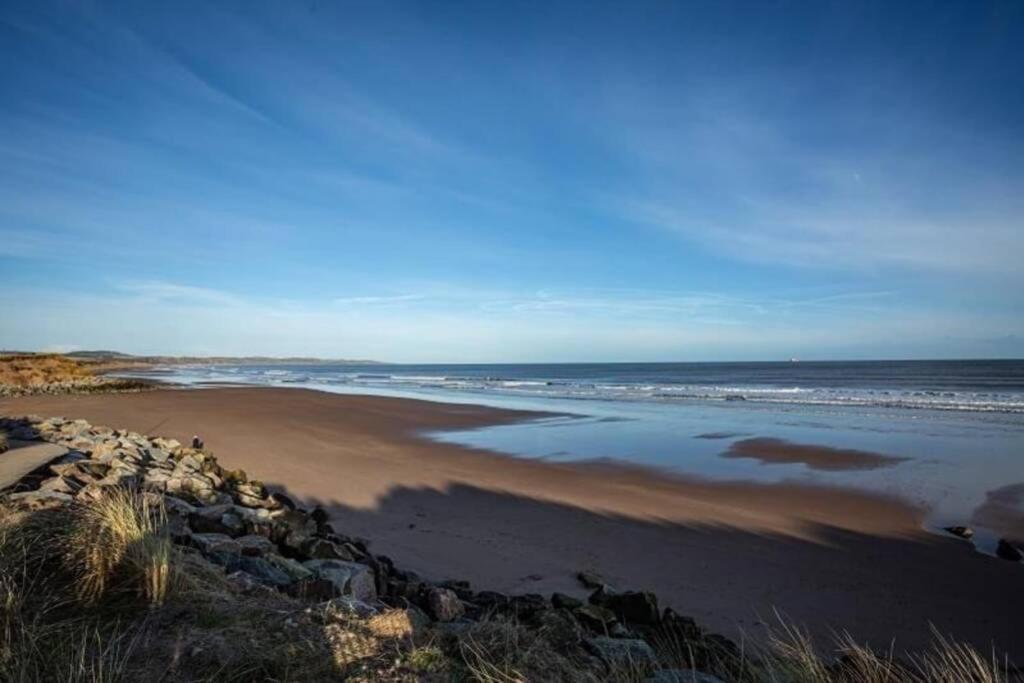 Life'S A Beach, Montrose Scotland Екстериор снимка