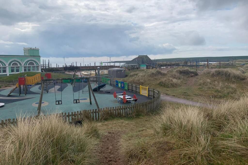 Life'S A Beach, Montrose Scotland Екстериор снимка